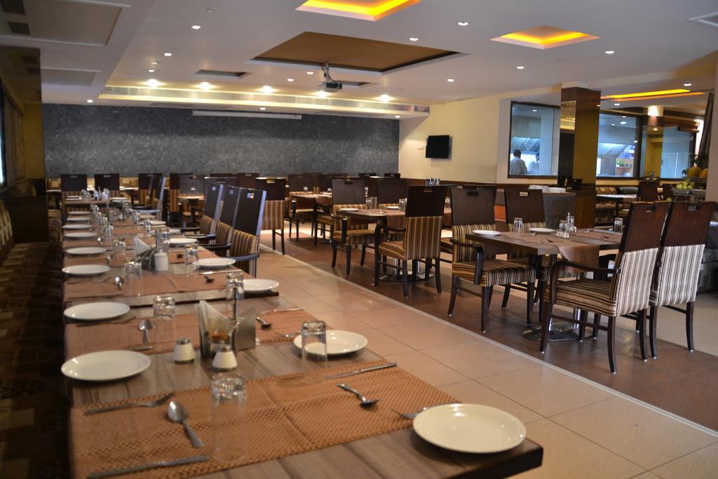 Vinayak Hotel Gwalior Restaurant